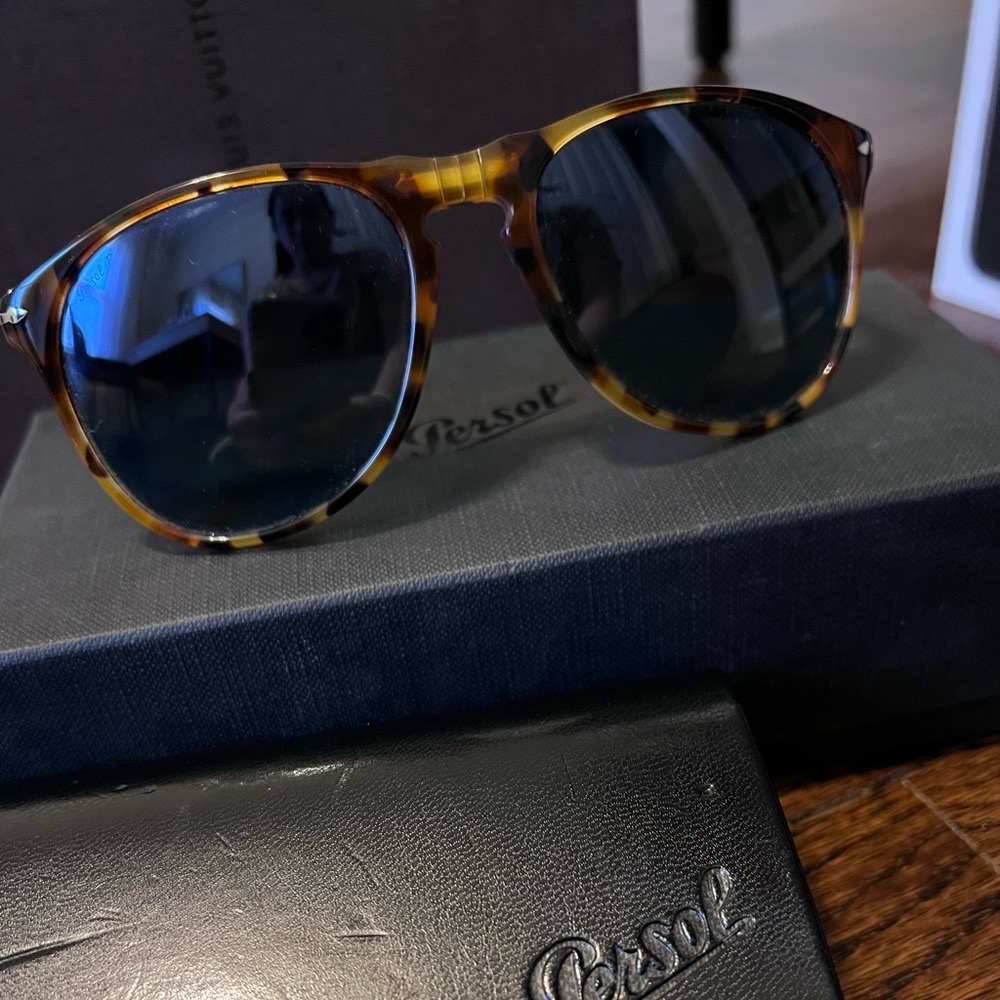 Persol Sunglasses EXCELLENT condition - worn once
